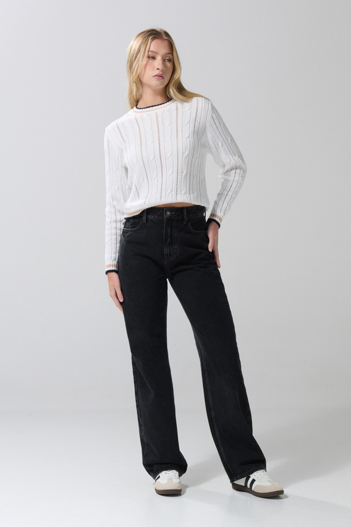 Jean 90´S gris intenso con bota recta, bolsillos y tiro alto