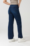 Jean azul oscuro 90´S con tiro alto, bota recta y cremallera