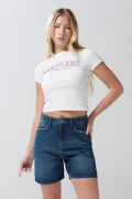 Short en jean azul oscuro con cremallera y súper tiro alto
