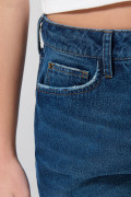 Short en jean azul oscuro con cremallera y súper tiro alto