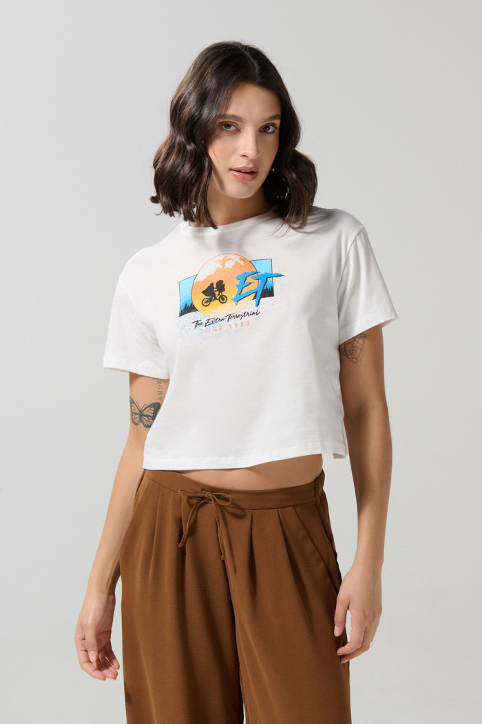 Camiseta crema clara crop top con diseño de E.T.