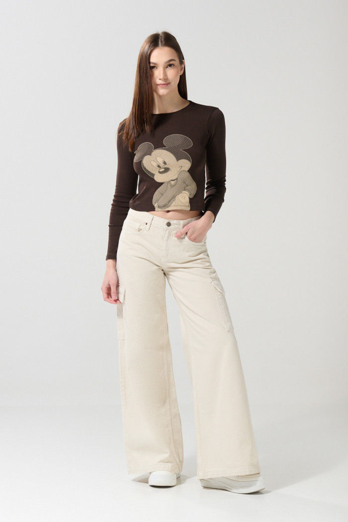 Camiseta manga larga café oscura con diseño de Mickey