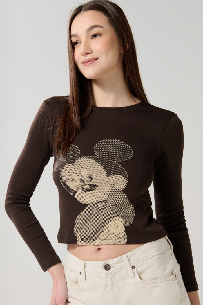 Camiseta manga larga café oscura con diseño de Mickey