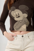 Camiseta manga larga café oscura con diseño de Mickey