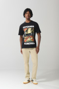 Camiseta de Cambridge artístico negra cuello redondo
