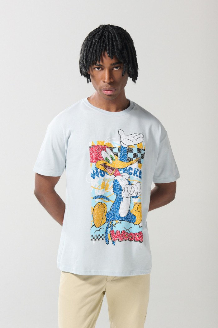 Camiseta azul clara manga corta con arte del Pájaro Loco
