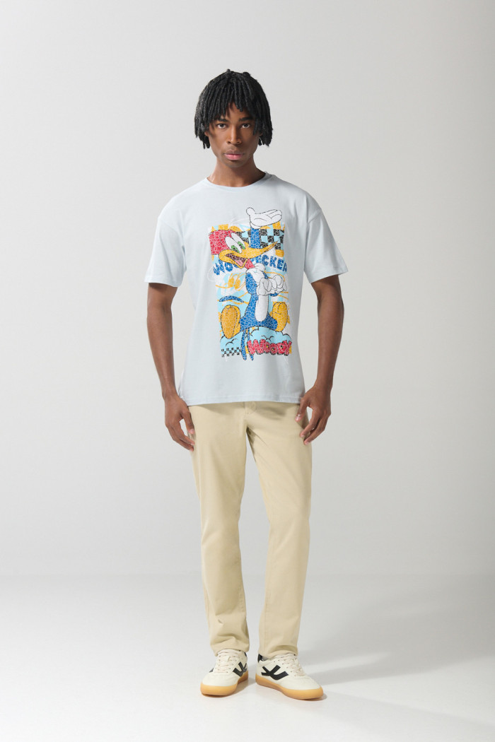 Camiseta azul clara manga corta con arte del Pájaro Loco
