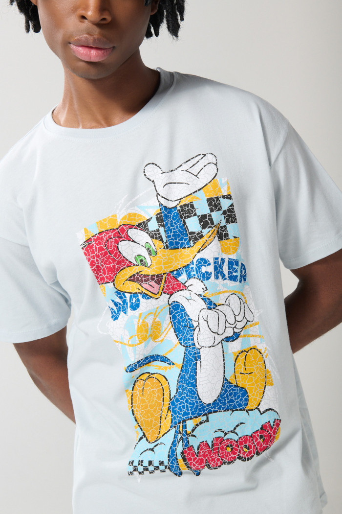 Camiseta azul clara manga corta con arte del Pájaro Loco
