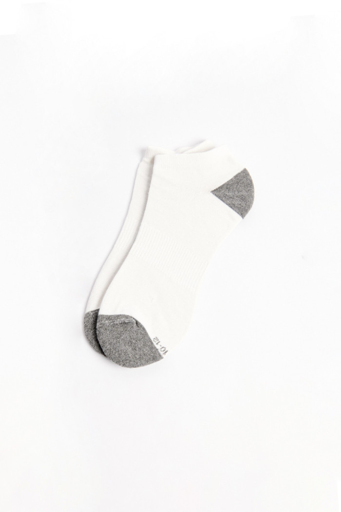 Medias unicolores tobilleras con contrastes y ajuste