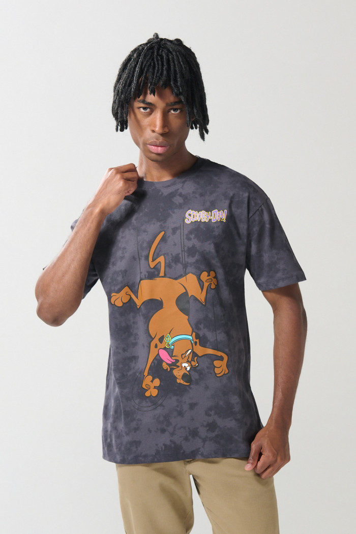 Camiseta gris tie dye manga corta de Scooby-Doo
