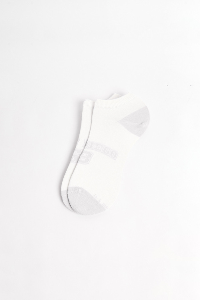Medias cremas tobilleras con contrastes y arte college