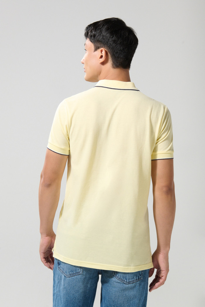 Camiseta unicolor polo manga corta con botones en pechera