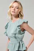 Blusa crop unicolor con golas y manga sisa