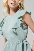 Blusa crop unicolor con golas y manga sisa