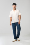 Camisa cuello resort unicolor con manga corta y texturas