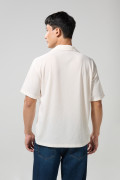 Camisa cuello resort unicolor con manga corta y texturas