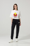 Camiseta crema clara crop top oversize de Looney Tunes