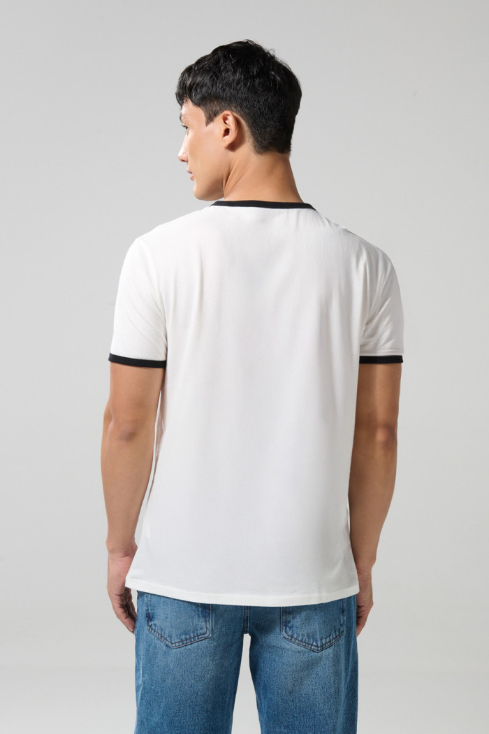 Camiseta de Squid Game crema con manga corta y contrastes