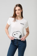 Camiseta manga corta, con estampado en frente de Snoopy.