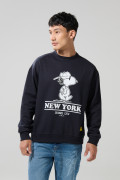 Buzo azul intenso cuello redondo con arte de Snoopy