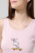 Camiseta manga sisa rosada clara con arte de Snoopy