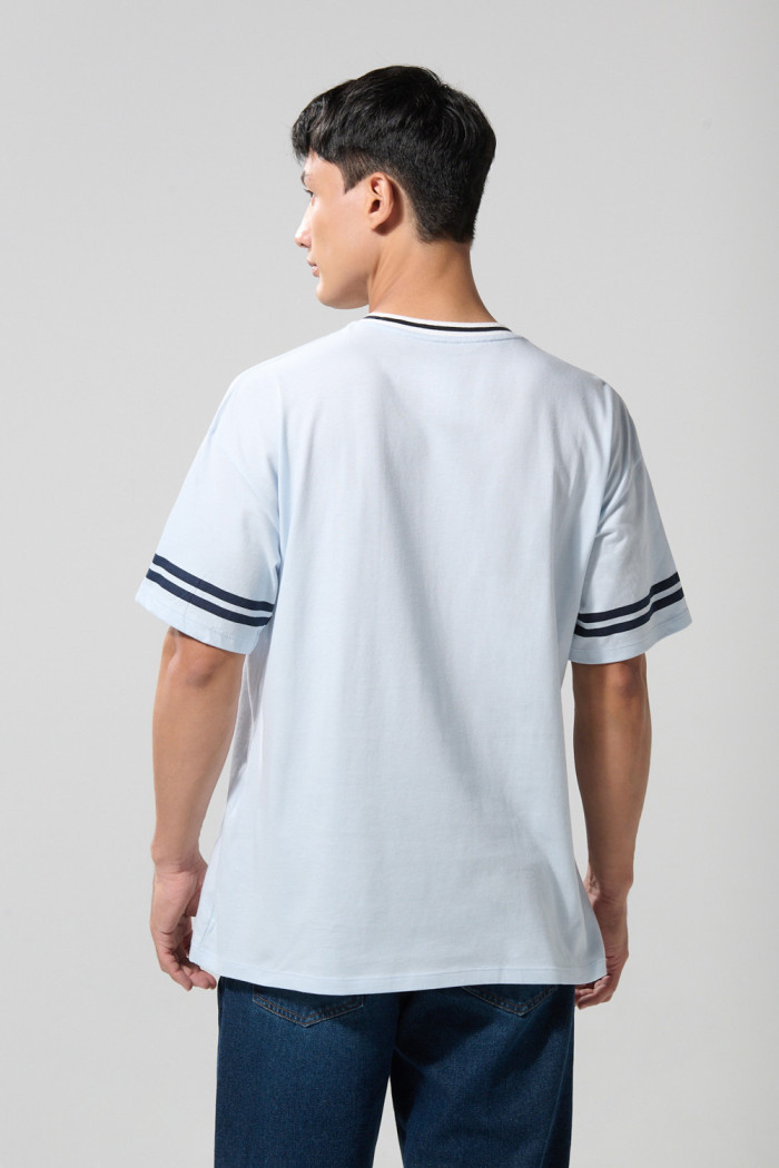 Camiseta cuello V oversize azul con arte de Looney Tunes