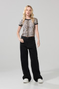 Camiseta negra manga corta con estampado animal print