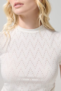 Camiseta unicolor con texturas, cuello alto y manga corta