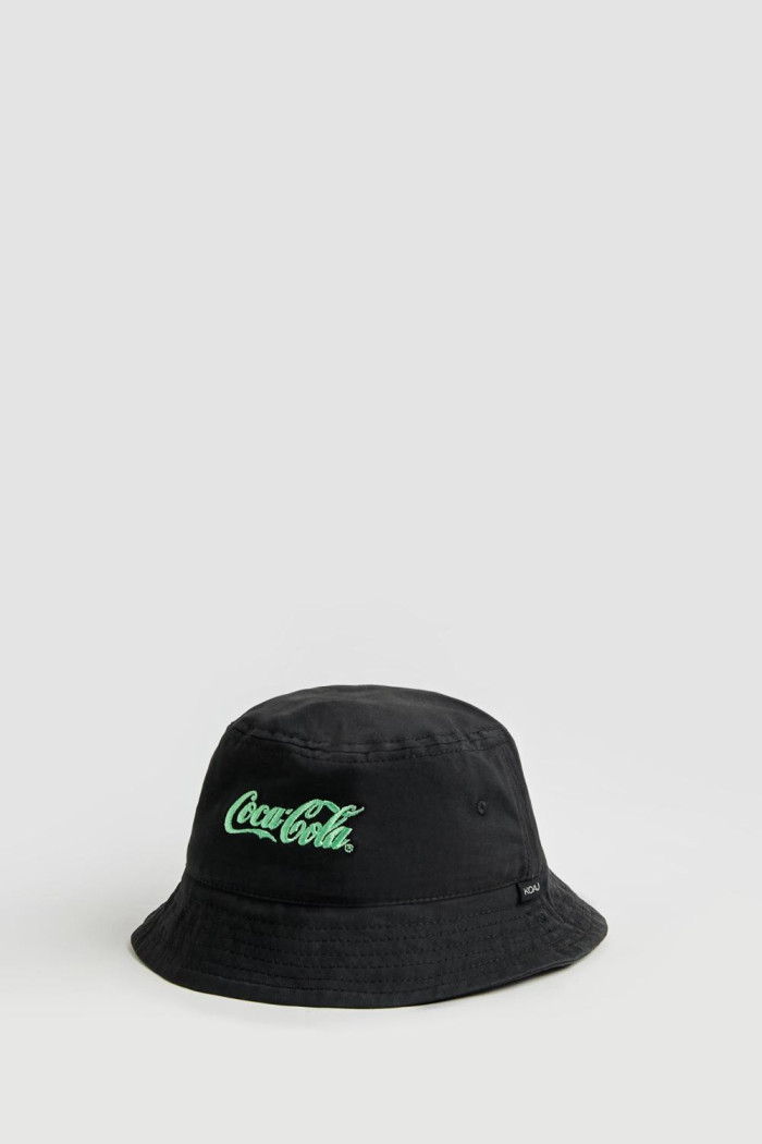 Gorro en dril pescador negro con bordado de Coca-Cola