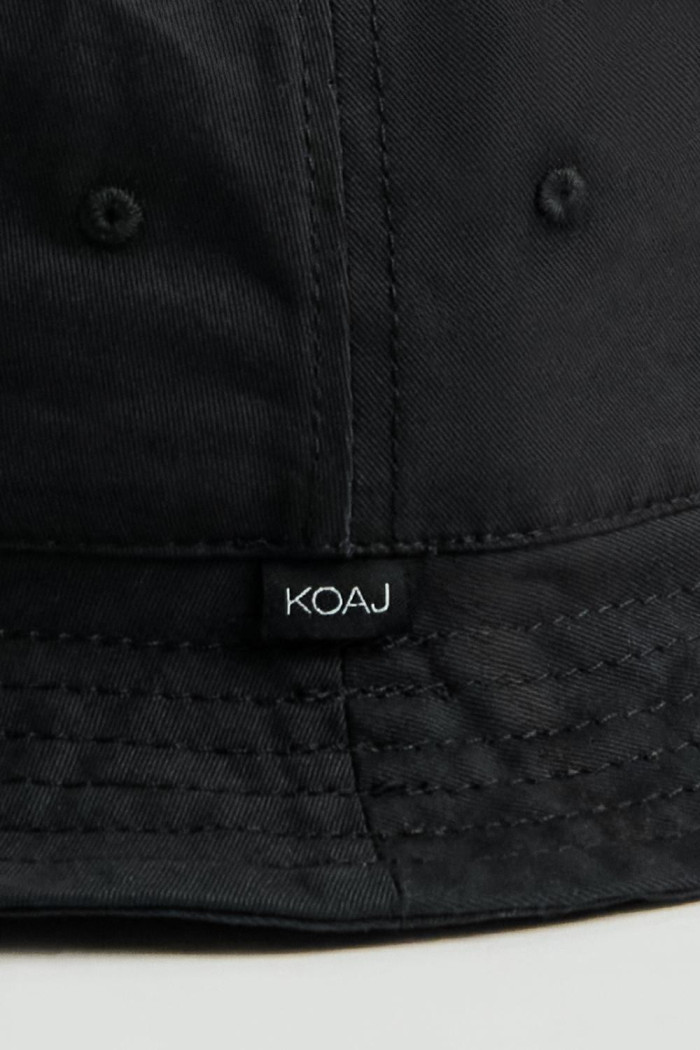Gorro en dril pescador negro con bordado de Coca-Cola