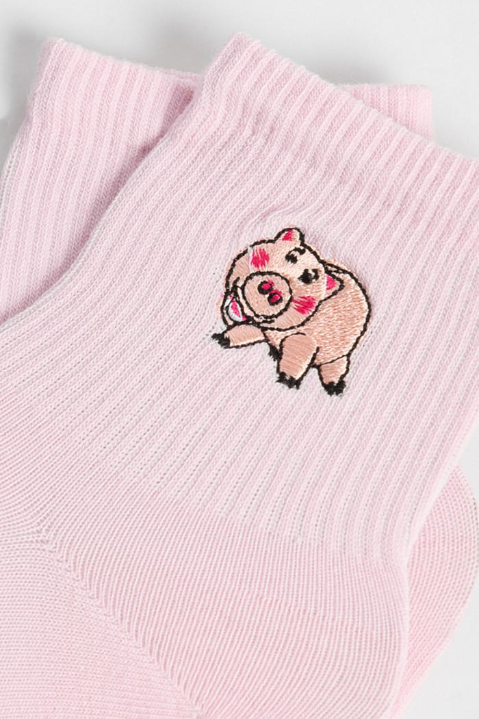 Medias cortas rosadas claras con bordado de Toy Story