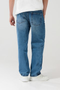 Jean azul baggy con tiro medio y diseños en láser