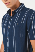 Camisa cuello sport collar unicolor a rayas con manga corta