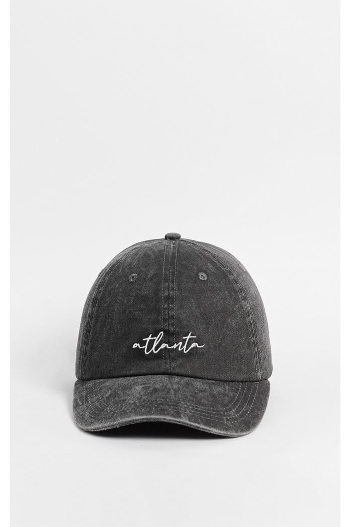 Gorra negra lavada con bordado "Atlanta".