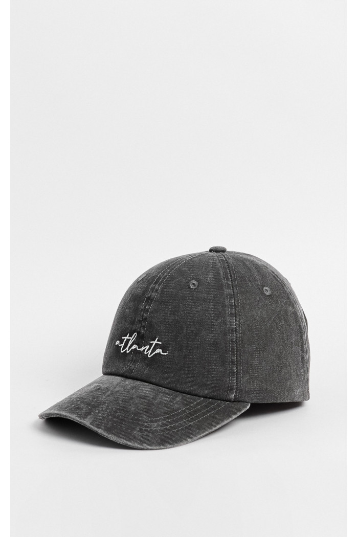 Gorra negra lavada con bordado "Atlanta".