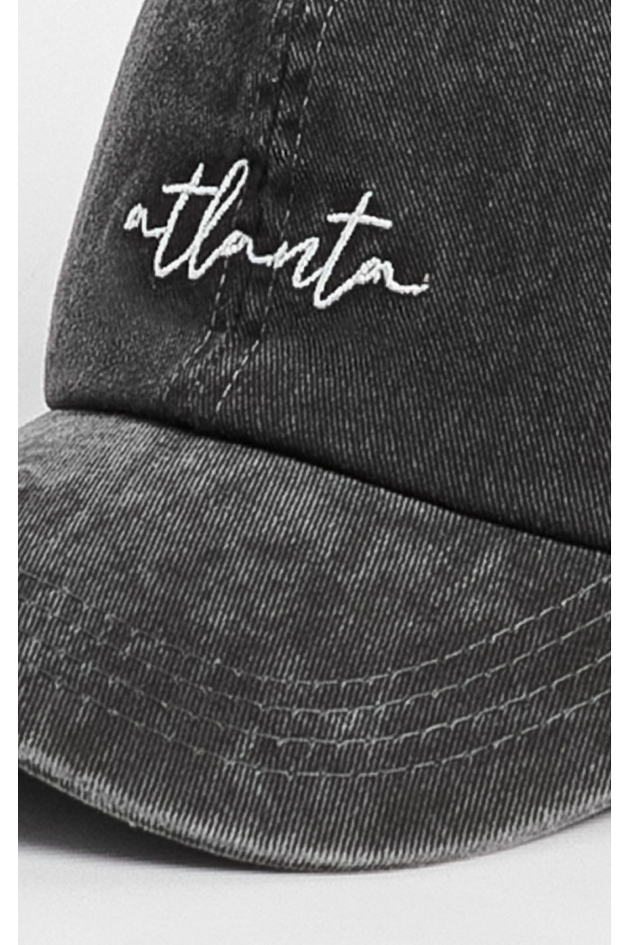 Gorra negra lavada con bordado "Atlanta".