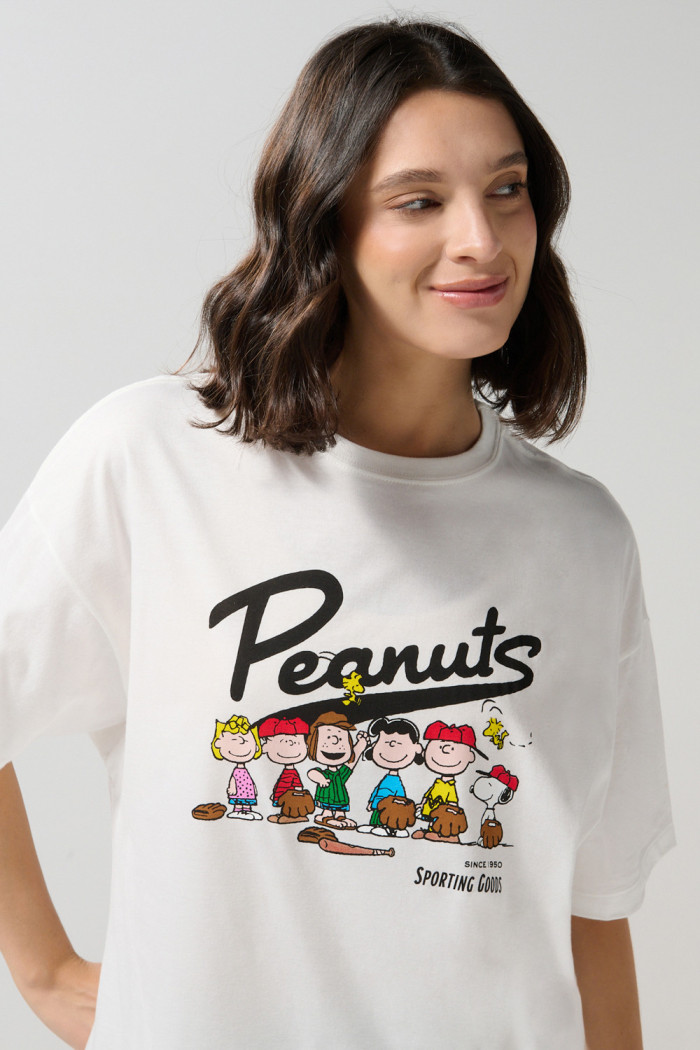 Camiseta crema clara oversize cuello redondo de Snoopy