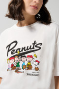 Camiseta crema clara oversize cuello redondo de Snoopy