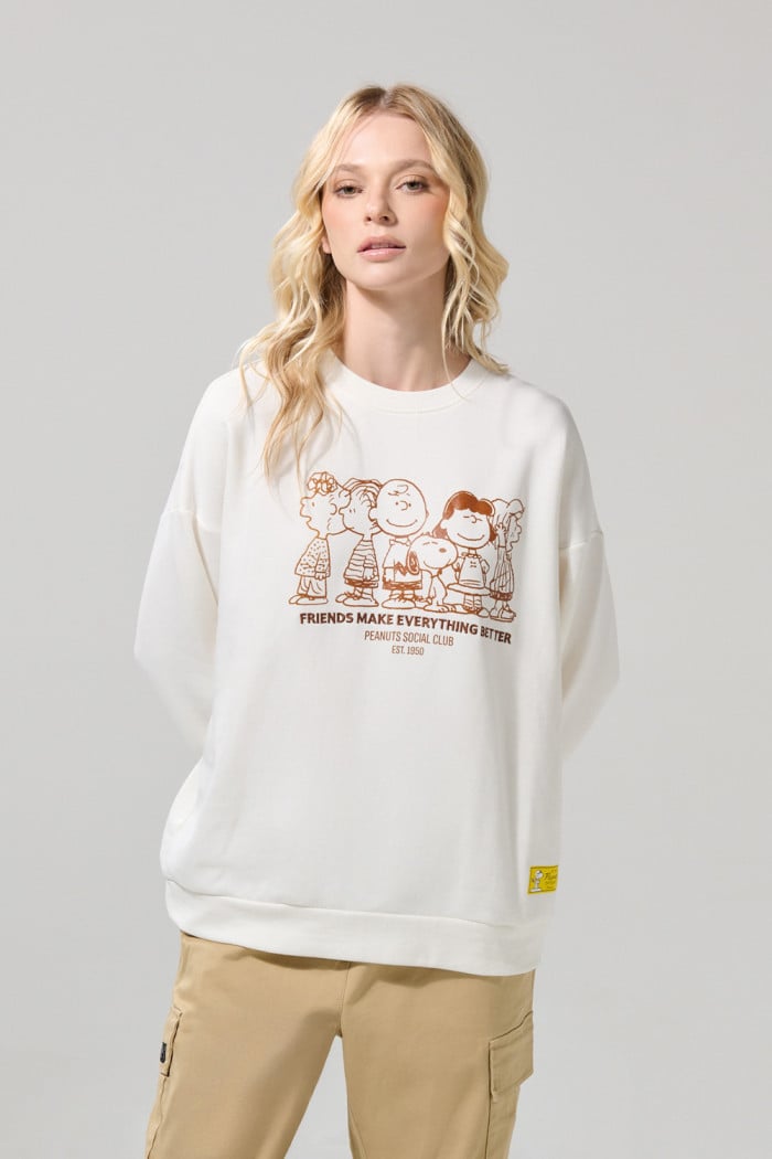 Buzo cuello redondo oversize crema con arte de Snoopy
