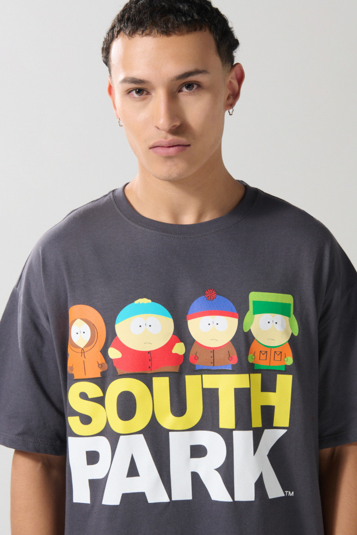 Camiseta oversize gris manga corta con arte de South Park