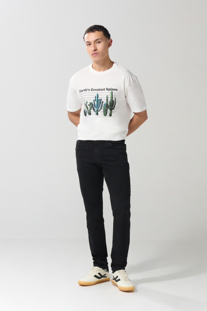 Jean negro skinny tiro bajo con ajuste ceñido y bolsillos
