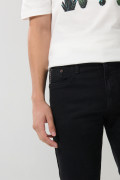 Jean negro skinny tiro bajo con ajuste ceñido y bolsillos
