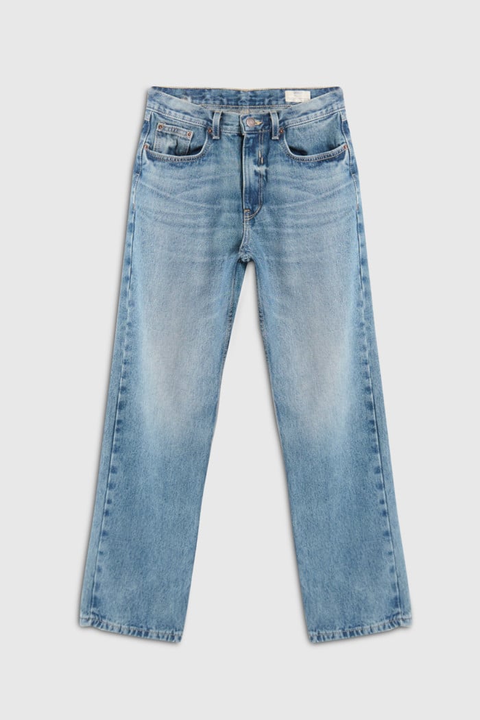 Jean tiro alto 90´S azul con bota recta y bolsillos