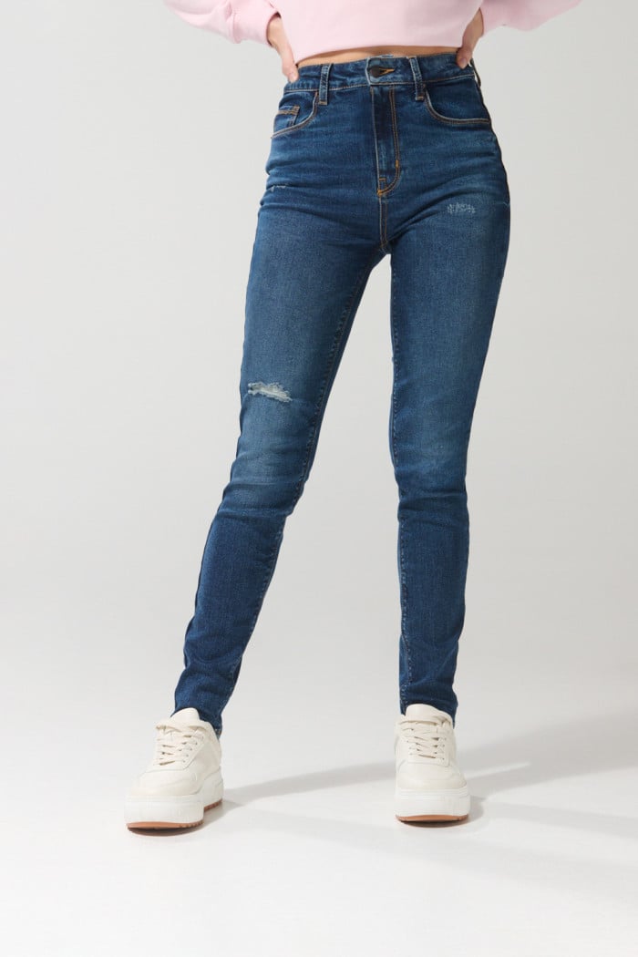 Jean jegging con tiro súper alto azul oscuro y rotos