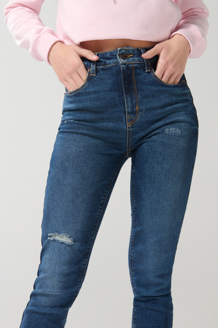 Jean jegging con tiro súper alto azul oscuro y rotos