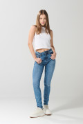 Jean azul claro jegging tiro alto con roto en rodilla