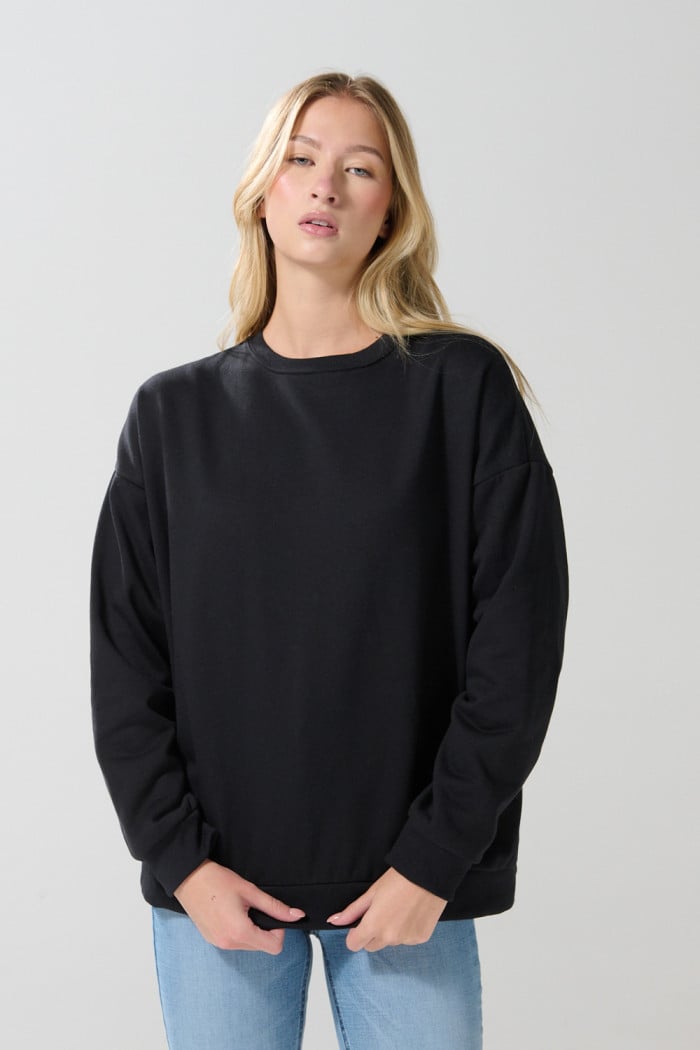 Buzo cuello redondo oversize unicolor con manga larga