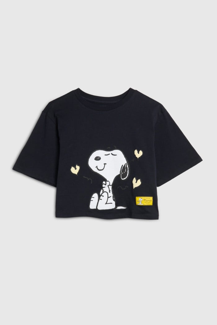 Camiseta para niña manga corta unicolor, crop top ovesize cuello redondo, estampado en frente de Snoopy.
