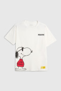 Camiseta manga corta color crema muy claro en algodón con arte de Snoopy en frente