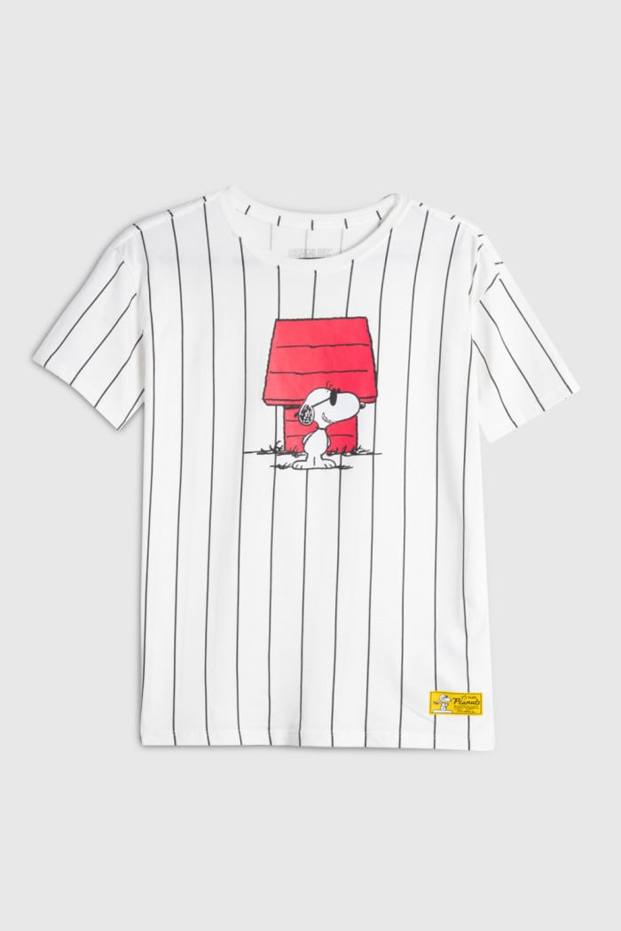 Camiseta para niña manga corta, de rayas, con un fit oversize, estampado en frente de Snoopy.